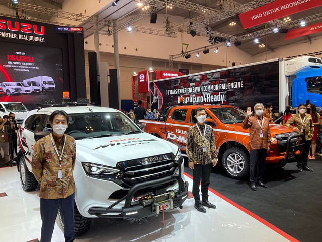 Isuzu MU-X dan Isuzu D-Max terbaru meluncur di GIIAS 2021. Foto: dok. Muhammad Haldin Fadhila/kumparan