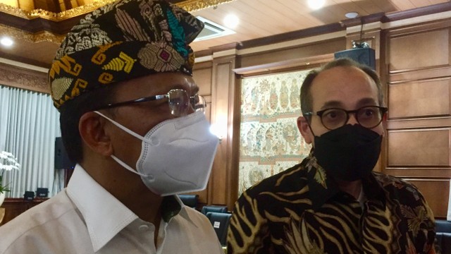 Gubernur Bali Wayan Koster dan Staf Ahli Bidang Hubungan Antar Lembaga Kementerian Luar Negeri Mushin Syihab. Foto: Denita BR Matondang/kumparan