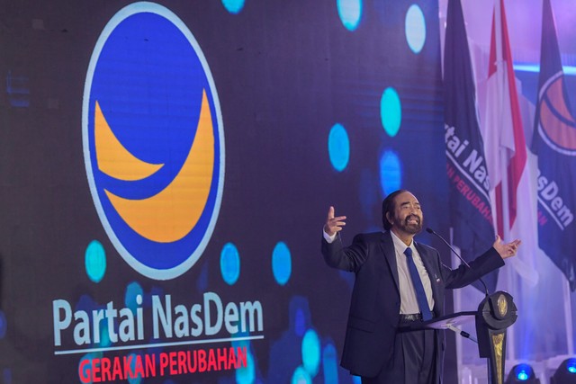 Ketua Umum Partai NasDem Surya Paloh memberikan sambutan saat peringatan HUT ke-10 Partai NasDem di Gedung Akademi Bela Negara (ABN) Partai NasDem, Jakarta, Kamis (11/11/2021). Foto: Galih Pradipta/Antara Foto