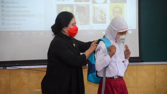 Ketua DPR Puan Maharani tinjau PTM di SDN 1 Godean, Sleman, DIY, Kamis (11/11). Foto: DPR RI