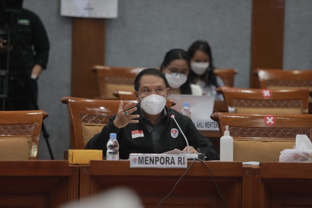 Menpora Zainudin Amali saat hadir di DPR RI.  Foto: Humas Kemenpora