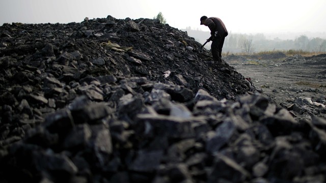Geliat tambang batu bara tertua di China. Foto: REUTERS/Aly Song