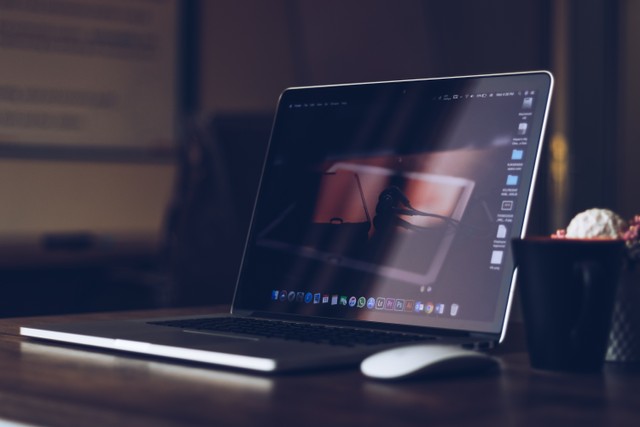 Ilustrasi laptop. Foto: Hasan Albari/Pexels