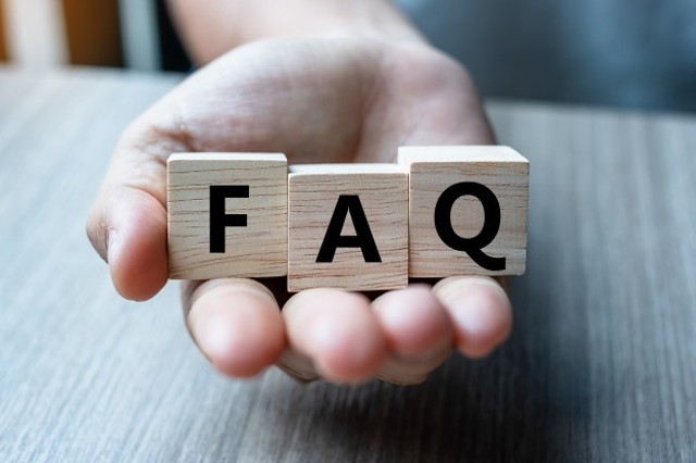 Salah satu fitur yang disediakan dalam situs web ialah FAQ. Foto: Pexels.com