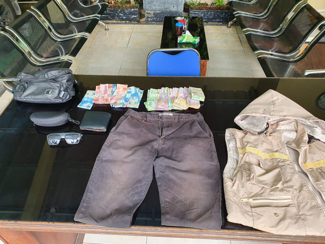 Barang bukti kasus pemalakan di sekitar Wisma Atlet Pademangan, Jakarta Utara. Foto: Dok. Istimewa