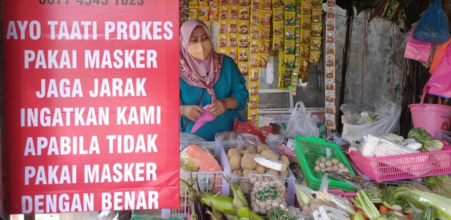 https://www.shutterstock.com/id/image-photo/vegetable-traders-ngaliyan-market-semarang-continue-2009252273