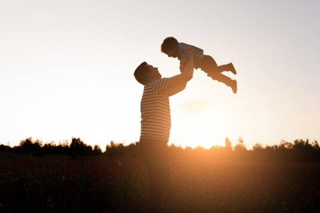Ilustrasi foto hubungan anak dan ayah. Sumber: Kumparan