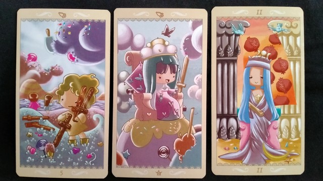 Five of Swords, Queen of Wands, The High Priestess. (Foto : Lidia)