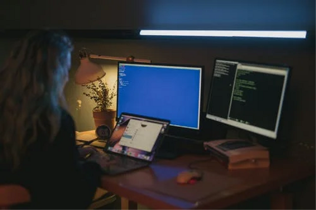 Masalah yang dihadapi pengguna internet saat ini ialah pelanggaran privasi. Foto: Pexels.com
