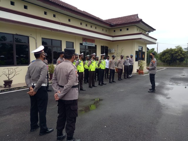 Satlantas Polres Bangka Barat saat lakukan persiapan gelar Operasi Zebra Menumbing 2021.