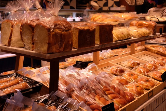 Aneka roti dan pastry di Paris Baguette, Ashta District 8, SCBD, Jakarta Selatan Foto: dok.Paris Baguette