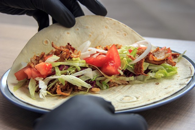 Kebab merupakan makanan internasional yang dijadikan sebagai peluang usaha menguntungkan. Foto: Pixabay