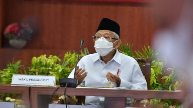 Wakil Presiden Ma'ruf Amin saat memimpin rapat terkait mitigasi bencana hingga UMKM bersama Pemprov Aceh, Selasa (16/11). Foto: KIP