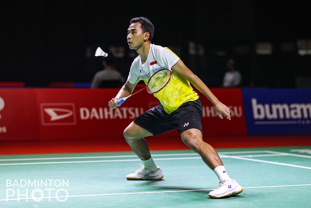 Tunggal putra Indonesia Tommy Sugiarto pada Indonesia Masters 2021 di Bali International Convention Center, Bali, Selasa (16/11). Foto: Erika Sawauchi/Badmintonphoto/BWF