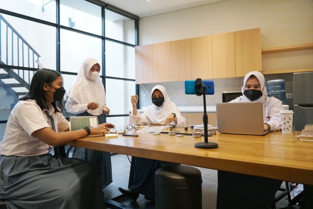 Starbucks Creative Youth Entrepreneurship dok Starbucks