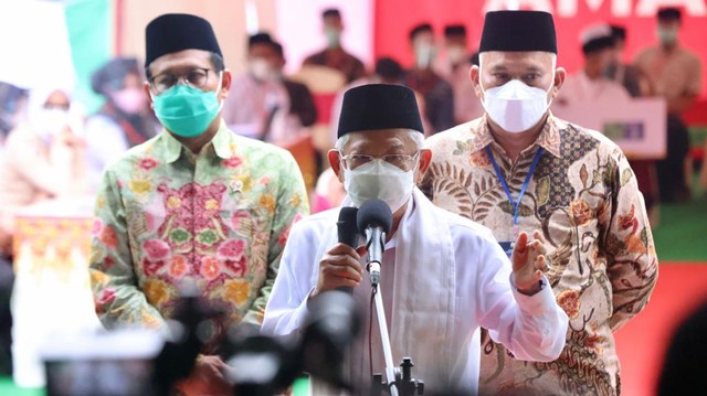 Wapres Ma'ruf Amin memberikan sambutan di Pondok Pesantren Mahyal Ulum Al Aziziyah, Aceh Besar. Foto: Suparta/acehkini 