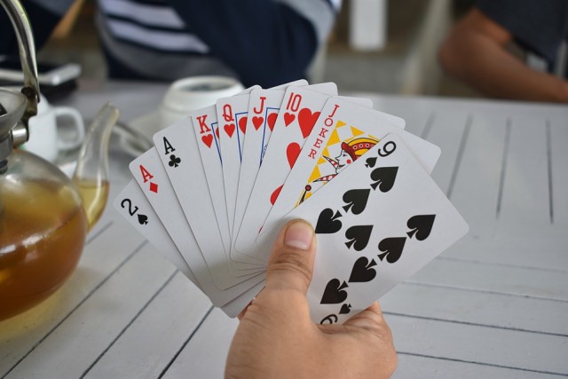 Main Kartu Remi (Foto: sunawang/pixabay)