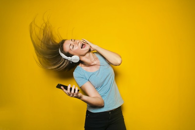 Lirik lagu Pacar Limah Langkah dari Iceu Wong. Foto: Unsplash