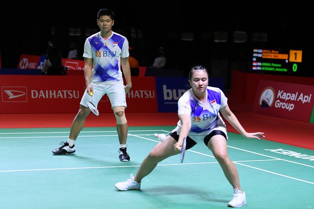 Ganda campuran Indonesia Praveen Jordan dan Melati Daeva pada Indonesia Masters 2021 di Bali International Convention Center, Bali. Foto: Humas PP PBSI