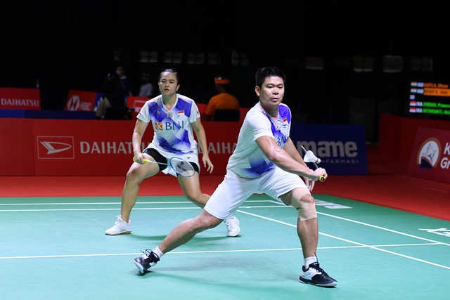 Ganda campuran Indonesia Praveen Jordan dan Melati Daeva pada Indonesia Masters 2021 di Bali International Convention Center, Bali. Foto: Humas PP PBSI