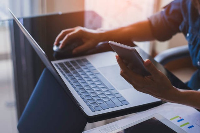Cara Cek Rekening Penipu secara Online. Foto: iStock