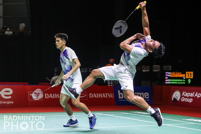 Ganda Putra Indonesia Pramudya Kusumawardana/Yeremia Rambitan pada Indonesia Masters 2021 di Bali International Convention Center, Bali, Rabu (17/11). Foto: Raphael Sachetat/Badmintonphoto/BWF
