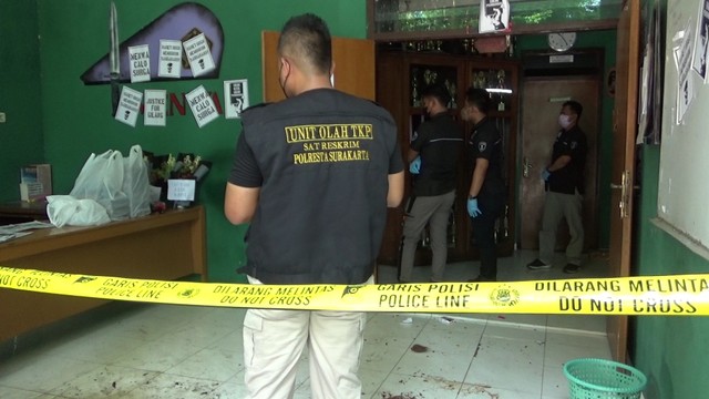 Penyidik dari Polresta Solo menggeledah markas Menwa UNS beberapa waktu lalu. (dok)