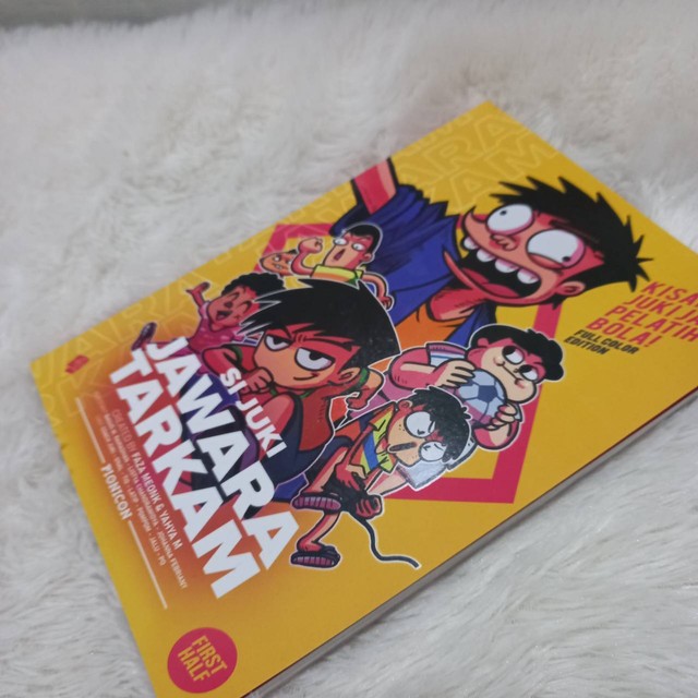 Buku Si Juki Jawara Tarkam karya Faza Meonk & Yahya M (Dokumentasi Pribadi)