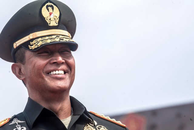 Panglima TNI Jenderal TNI Andika Perkasa mengikuti upacara Serah Terima Jabatan Panglima TNI di Mabes TNI, Cilangkap, Jakarta, Kamis (18/11/2021). Foto: Muhammad Adimaja/ANTARA FOTO