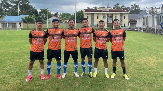 Enam pemain jebolan tim sepak bola Aceh pada PON XX Papua 2021 sudah bergabung dalam sesi latihan bersama Persiraja di Yogyakarta. Foto: Dok. Persiraja