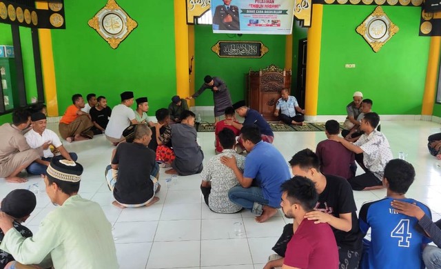 Puluhan warga binaan mengikuti kegiatan terapi kesehatan yang diselenggarakan oleh Rutan Unaaha bekerja sama dengan Rumah Rehab Hati Konawe, pada Kamis (18/11).