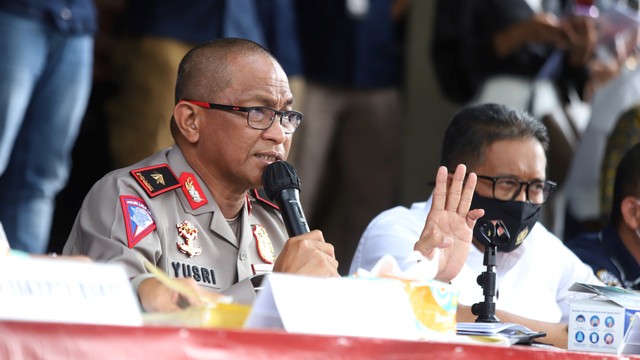 Kabid Humas Polda Metro Jaya, Yusri Yunus, saat konferensi pers terkait mafia tanah di Polda Metro Jaya, Jakarta, Kamis, (18/11). Foto: Agus Apriyanto