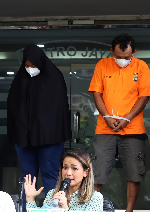Nirina Zubir saat konferensi pers terkait mafia tanah di Polda Metro Jaya, Jakarta, Kamis, (18/11). Foto: Agus Apriyanto