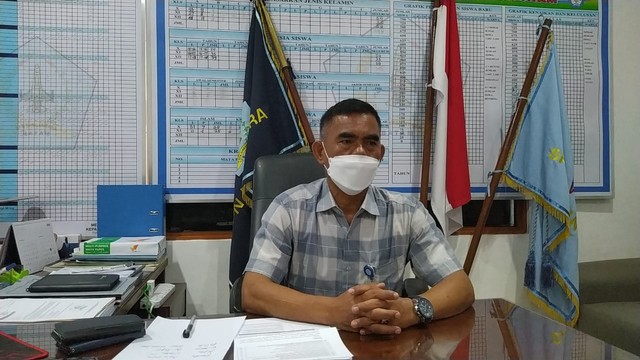 Kepala SMK Penerbangan Nasional (SPN) Dirgantara Batam, Dunya Harun. Foto: Zalfirega/kepripedia.com