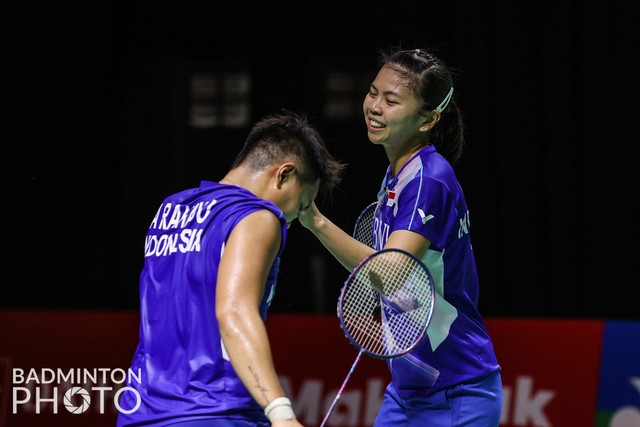 Pebulu tangkis ganda putri Indonesia Apriyani Rahayu dan Greysia Polii, pada Indonesia Masters 2021 di Bali International Convention Center, Bali, Kamis (18/11). Foto: Raphael Sachetat/Badmintonphoto/BWF
