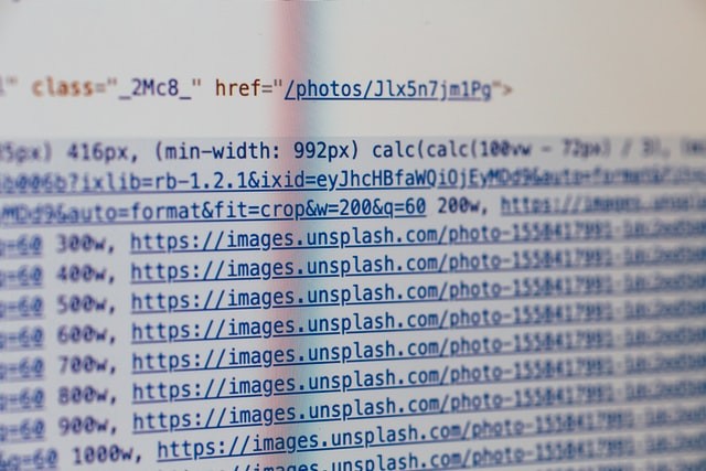 Satuan informasi terkecil dalam komunikasi data. Sumber: unsplash.com