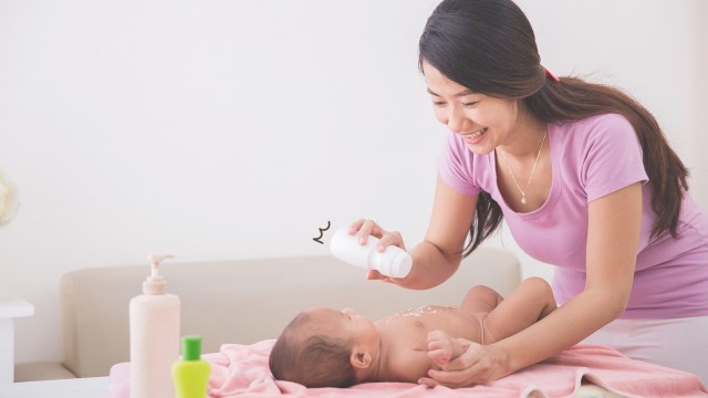 Ilustrasi bayi baru lahir pakai bedak. Foto: Freepik