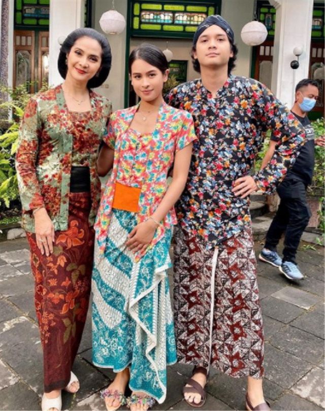 Maudy Koesnaedi, Maudy Ayunda, Baskara Mahendra. Foto: Instagram/maudyayunda