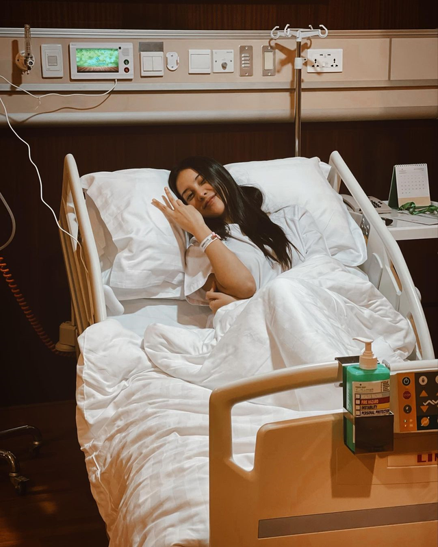 Anya Geraldine dirawat di rumah sakit. Foto: Instagram/@anyageraldine