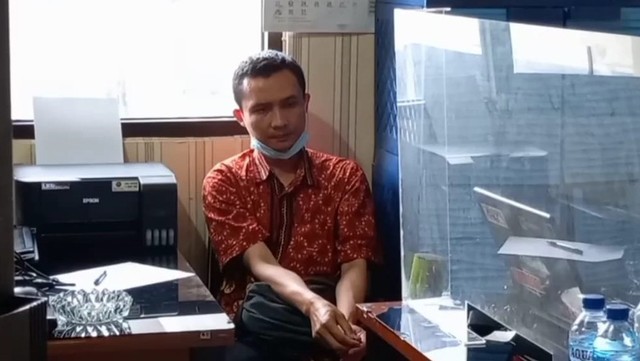 Yana Supriatna saat menjalani pemeriksaan di Polres Sumedang. Foto: Dok. Istimewa