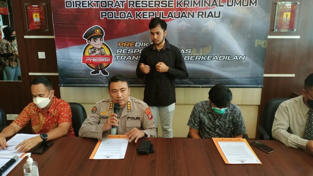 Konferensi pers terkait laporan tindak kekerasan terhadap murid di SPN Dirgantara Batam. Foto: Zalfirega/kepripedi.com