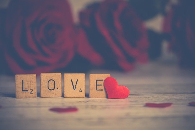 Ilustrasi kata-kata cinta bisa dalam bentuk pantun. Foto: Pixabay