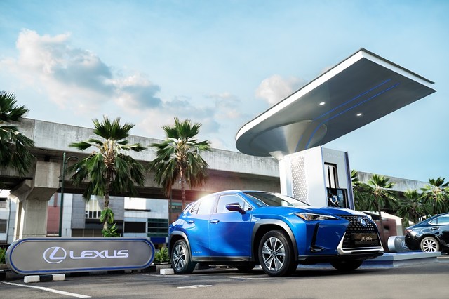 Lexus sediakan pengecasan mobil listrik. Foto: dok. Lexus