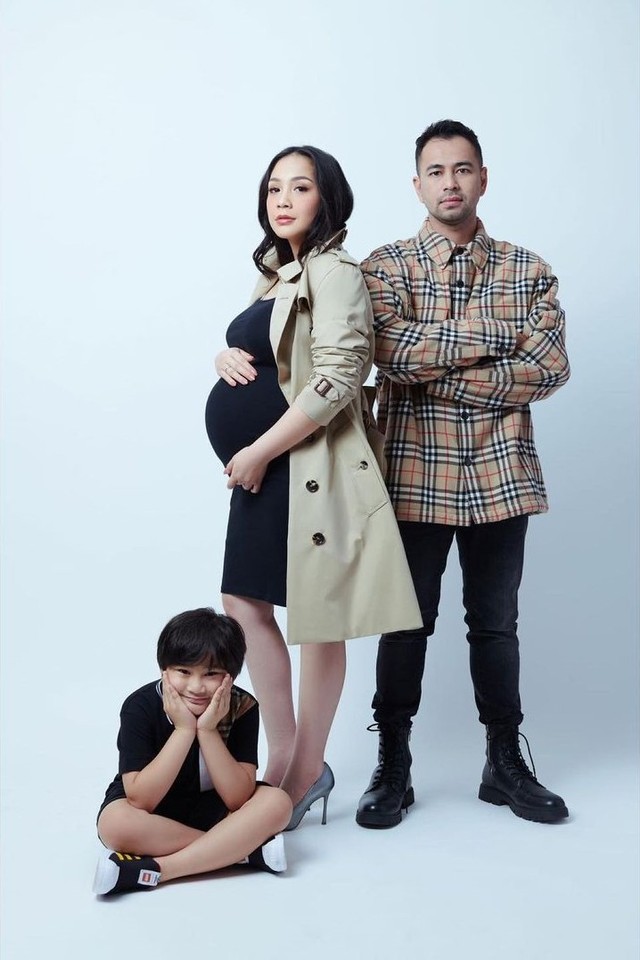 Raffi Ahmad, Nagita Slavina dan Rafathar. Foto: Instagram/@raffinagita1717