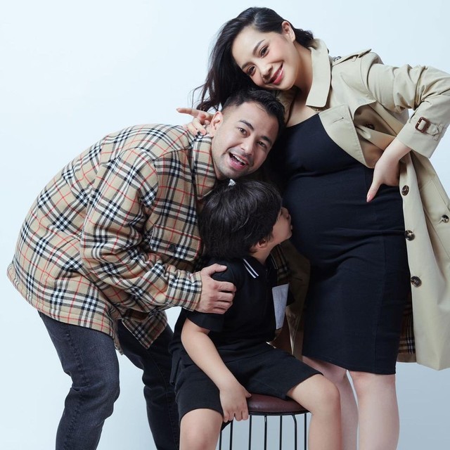 Raffi Ahmad, Nagita Slavina dan Rafathar. Foto: Instagram/@raffinagita1717