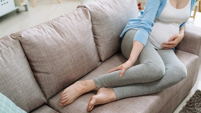 Ilustrasi kaki ibu hamil gatal. Foto: Shutter Stock