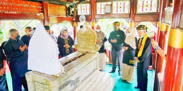 Ziarah dan Doa di makam Cut Nyak Dhien, Sumedang, Jawa Barat. Dok. BPPA