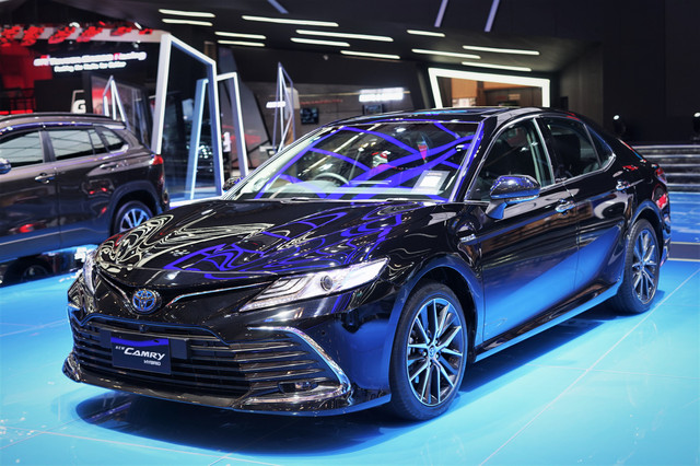 Toyota Camry Hybrid di GIIAS 2021. Foto: Muhammad Ikbal/kumparan
