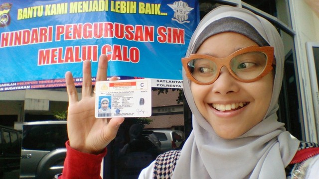 Lalita Gandaputri saat ujian SIM di Yogyakarta. Foto: Lalita Gandaputri