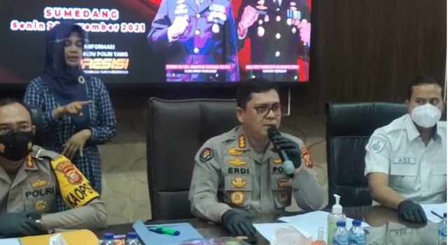 Kabid Humas Polda Jabar Kombes Erdi. A Chaniago memberikan keterangannya terkait Yana Cadas Pangeran. Foto: Dok. Istimewa